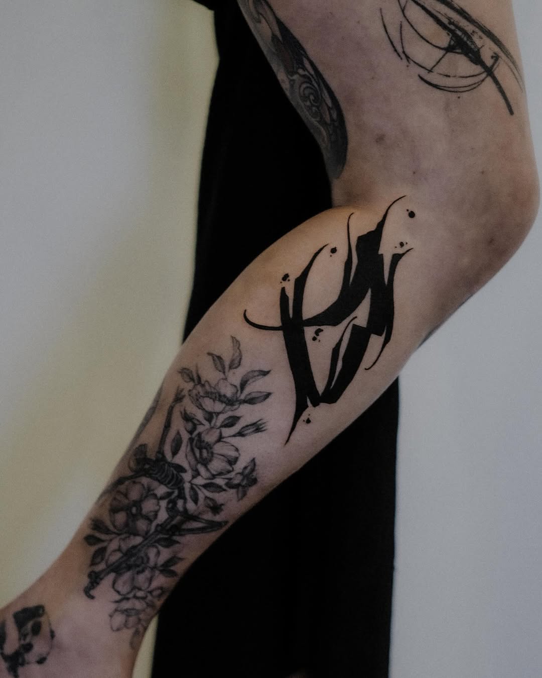 Calligraphy ornamental tattoo by Sean Misiuk — tattoo in Tel Aviv